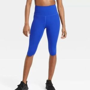 All in Motion Women's Sculpt Ultra High-Rise Cropped Leggings 13" Inseam